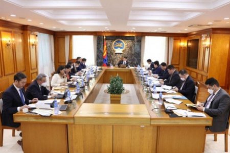 Засгийн газрын ээлжит хуралдаан үргэлжилж байна