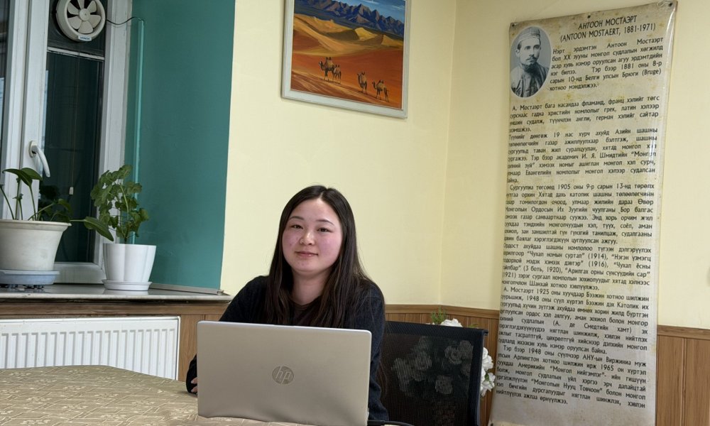 Оюутан судлаач М.Адъяасүрэнгийн бичсэн “Дорно дахины ард түмний ертөнцийн үүслийн домог зүйн өгүүлэмжийг харьцуулах нь” өгүүлэлд бичсэн Ө. Хулангийн шүүмж (9)
