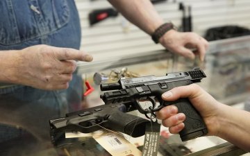 АНУ-ын ерөнхийлөгч бүртгэлгүй галт зэвсгийн хэрэглээг хязгаарлах захирамж гаргалаа