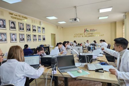 БҮХ ШАТНЫ ЭРҮҮЛ МЭНДИЙН БАЙГУУЛЛАГУУДЫН ЖИЛИЙН ҮЙЛ АЖИЛЛАГААНЫ ТАЙЛАНГ ХҮЛЭЭН АВЧ НЭГТГЭЖ БАЙНА