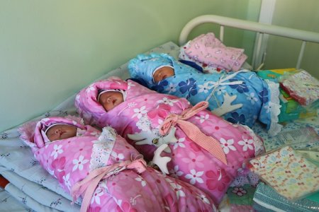 Орхон аймагт гурван ихэр хүүхэд мэндэллээ 