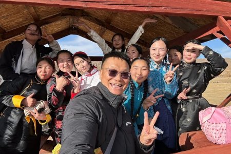 國慶假期遊蒙古（一）—— 瀑布巧遇蒙古女學生群