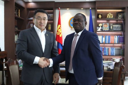 Хүүхдэд чиглэсэн хөтөлбөр хэрэгжүүлэх талаар санал солилцов