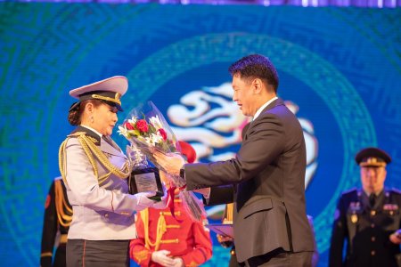  У.ХҮРЭЛСҮХ: Төрийн цэргийн байгууллагад ажиллагсдын гэр бүлд хүндэтгэл үзүүлэв