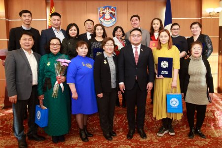 Шилдэг сувилагч нарт шагнал гардуулав