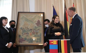 ХБНГУ-ын буцалтгүй тусламжаар Монголын уран зургийн галерейд “Сэргээн засварлах лаборатори” байгуулна