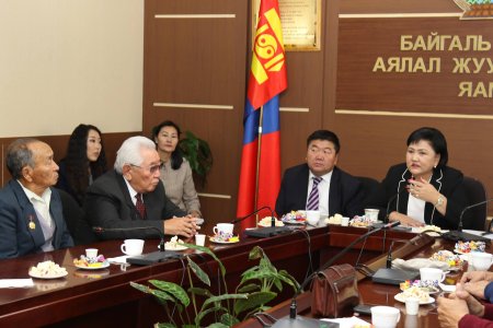 БОАЖЯ-НЫХАН АХМАДУУДАА ХҮЛЭЭН АВЧ, ХҮНДЭТГЭЛ ҮЗҮҮЛЖЭЭ