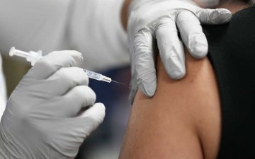 Бельгид вакцин эсэргүүцэгч иргэдийн өмнөөс 9 дэх тунгаа тариулах гэж байсан эрэгтэйг баривчилжээ