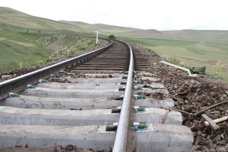 УБТЗ Сайншандаас нефть боловсруулах үйлдвэр хүртэлх 20 км төмөр замыг барина