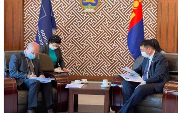 Minister of Education and Science L.Enkh-Amgalan welcomes The World Bank Human Development program manager Mr Ruslan Yemtsov
