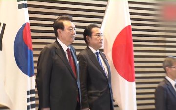 Япон, Өмнөд Солонгосын удирдагчид худалдаа, аюулгүй байдлын харилцаа холбоогоо өргөжүүлэхээр тохиролцжээ