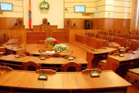 Чуулган хуралдах гэсэн ч ирц бүрдэхгүй байна 