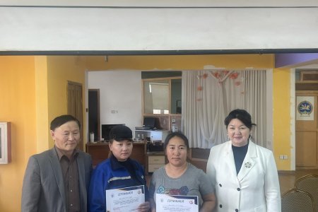 БОЛОВСРОЛЫН САЛБАРЫН АЖИЛЧИД ЧАДАМЖИЙН СУРГАЛТАД ХАМРАГДАЖ ГЭРЧИЛГЭЭ АВЛАА.