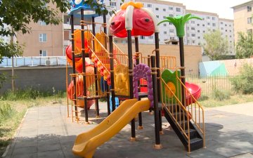Нийслэлд хүүхдийн тоглоомын 1400 гаруй талбай байдаг ч 60 хувь нь стандартын шаардлага хангаагүй эвдэрч, хэмхэрсэн байдалтай байна