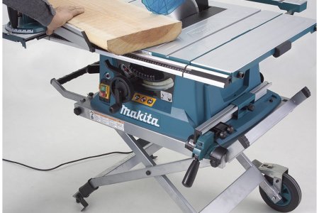 MLT100 table saw of the Japanese brand MAKITA, a world leader in this industry with a history of 100 years.