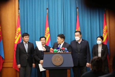 Засгийн газрын санал, шаардлагыг хүлээн авч буйгаа илэрхийлж, Ерөнхий сайд Л.Оюун-Эрдэнэд 