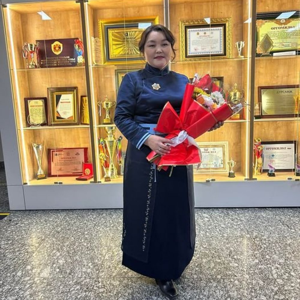 БАЯРТ МЭДЭЭ