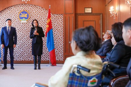 Р.САМЪЯА, С.ЛОДОЙСАМБА НАР ХӨДӨЛМӨРИЙН ГАВЬЯАНЫ УЛААН ТУГИЙН ОДОНГООР ШАГНАГДЛАА