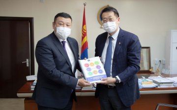 МОНГОЛ УЛСААС АНУ-Д СУУХ ЭЛЧИН САЙДЫГ ХҮЛЭЭН АВЧ УУЛЗЛАА