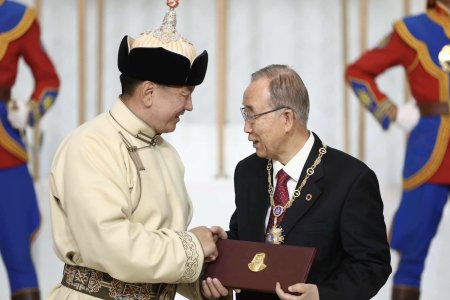 Бан Ги Мүн-д “Чингис хаан” тэргүүн зэргийн одон хүртээлээ