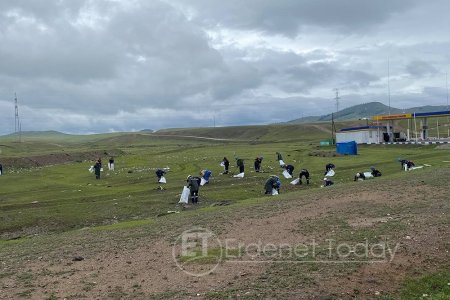 Эрдэнэт үйлдвэрийн уурхайчид Хангалын голыг цэвэрлэлээ
