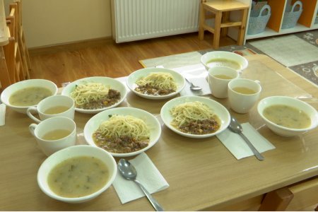 Төрийн хоол, хүнс хангамжийн бодлого муу байдгаас шалтгаалж иргэд  хооллолтын асуудалд  анхаарал хандуулж чаддаггүй гэв