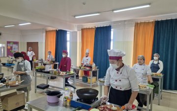 Төгсөлтийн үнэлгээ зохион байгуулагдаж өндөрлөлөө.