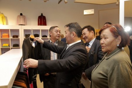 Ерөнхийлөгч Х.Баттулга “Кашмер Холдинг” ХХК-ийн үйл ажиллагаатай танилцлаа