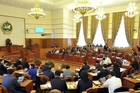 “Стандарт” банкнаас зээл авсан асуудлаар дүгнэлт гаргах ажлын хэсгийг УИХ-аас байгууллаа