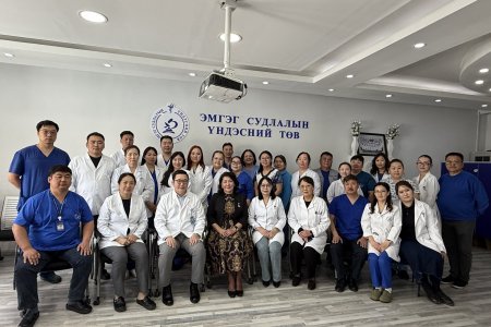 Гавьяат ажилтнаа хүлээн авлаа