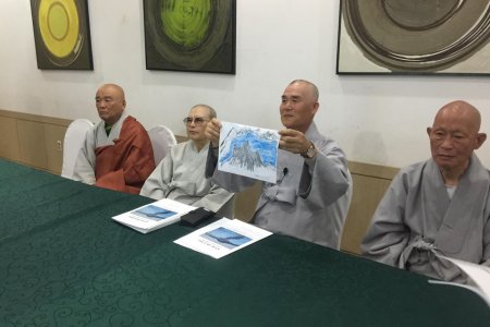 БНСУ-аас ирсэн лам нар Чингис хааны булшийг  Хөвсгөл аймагт байгаа гэв