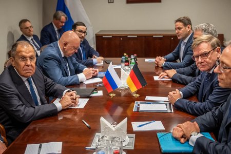 Украины дайн эхэлснээс хойш ОХУ, ХБНГУ-ын гадаад хэргийн сайд нар анх удаа биечлэн уулзлаа