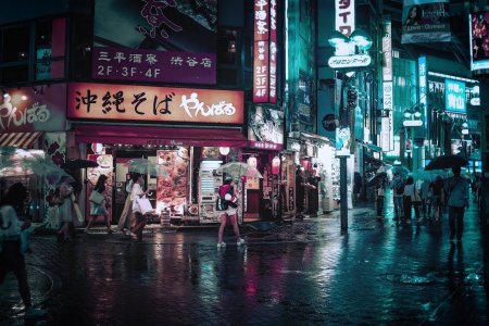 Токио орчимд хүчтэй аадар бороо үргэлжлэн орж байна