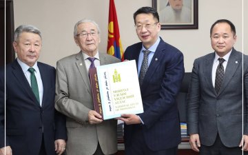 “МОНГОЛ УЛСЫН ҮНДЭСНИЙ АТЛАС” БҮТЭЭЛИЙГ  БОЛОВСРОЛ, ШИНЖЛЭХ УХААНЫ САЙДАД ӨРГӨН БАРИЛАА