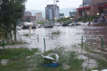 Улаанбаатарт дуу цахилгаантай бага зэргийн аадар бороо орно