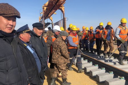 Ерөнхий сайд У.Хүрэлсүх төмөр замын бүтээн байгуулалтын явцтай танилцав