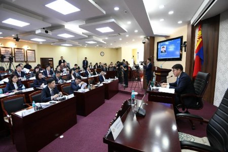 Богдхан төмөр замын чигийн дагуух 496 га зурвас газрыг тусгай хэрэгцээнд авахыг дэмжлээ