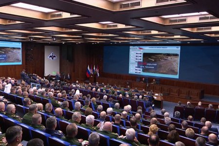 Даваа гарагт ОХУ-ын Батлан Хамгаалахын сайд Сергей Шойгу Украины зүүн бүс нутгийн Марынка тосгоныг Оросын арми бүрэн хяналтдаа авсан талаар ерөнхийлөгч Владимир Путинд дуулгасан байна