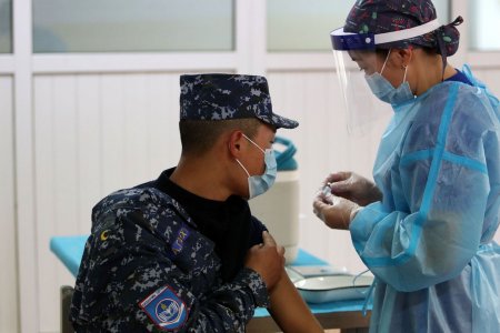 Оюутнууд сайн дураараа III тунд хамрагдаж байна