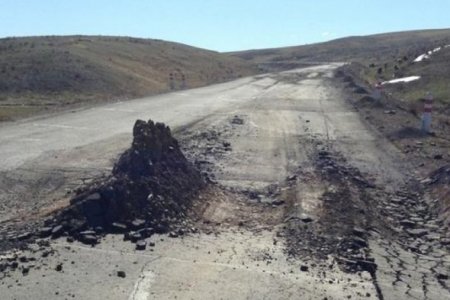 Улаанбаатар-Мандалговь чиглэлийн замын хөдөлгөөнийг хаалаа