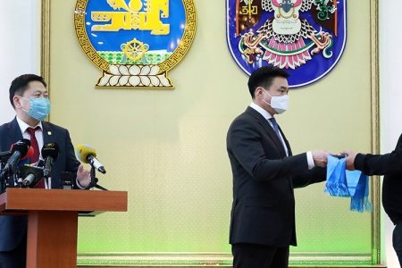 Эзэмшил газраа бэлэн орон сууцаар сольсон эхний айлууд түлхүүрээ гардан авлаа