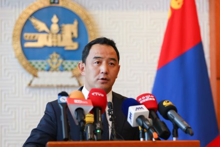 Газрыг гадаадын иргэн, аж ахуйн нэгжид эзэмшүүлсэн асуудлыг яаралтай шалгахыг Засгийн газарт чиглэл болгов