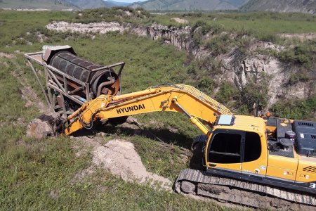 Сэлэнгэ аймагт хууль зөрчсөн уурхайнуудын үйл ажиллагааг зогсоолоо