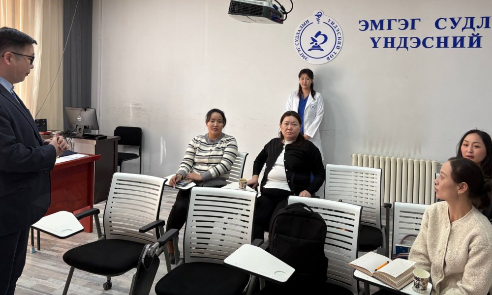Дүүрэг, орон нутгийн эсийн эмгэг судлаач эмч, эс судлаач нарт зориулсан богино хугацааны давтан сургалт амжилттай болж өнгөрлөө.