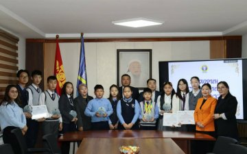 Хархорин сумын 2025 оны “Оны онцлох хүүхэд”-үүдэд шагнал гардууллаа. 