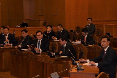 Хуулийн зохицуулалт давхардал үүсгэж байгаа учраас хүчингүй болгоно