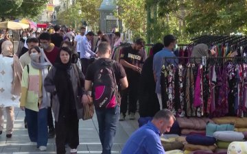 Ираны эрх баригчид ёс суртахууны цагдааг татан буулгасан ч хяналтын камерын тусламжтайгаар эмэгтэйчүүдэд хяналт тавина