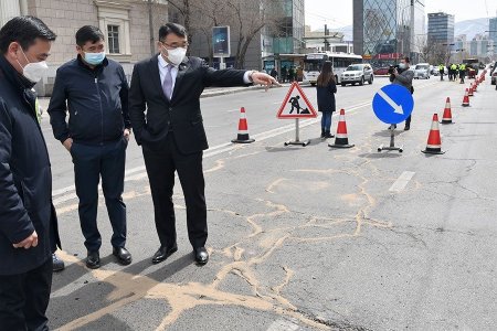 Хотын дарга зам засварын ажлыг цалгардуулахгүй байхыг анхаарууллаа