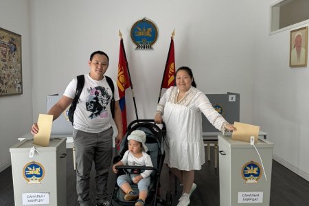 ГАДААД УЛСАД БАЙГАА ИРГЭД САНАЛАА ӨГЧ БАЙНА