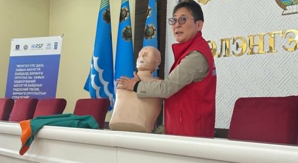 Зам тээврийн осолд өртсөн хүнд амилуулах суурь тусламж болон эмнэлэг хүртэлх гэмтлийн тусламж үзүүлэх чадавхийг олгох сургалт зохион байгуулагдаж байна. 